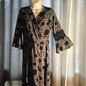 Women’s black and white dress 100% polyester